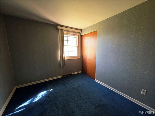 31 Royal Coach Road, West Seneca, NY 14224