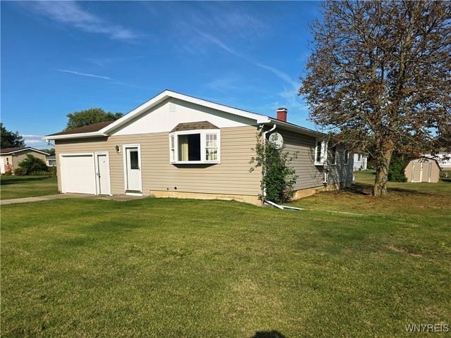 31 Royal Coach Road, West Seneca, NY 14224