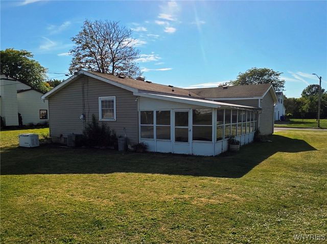 31 Royal Coach Road, West Seneca, NY 14224