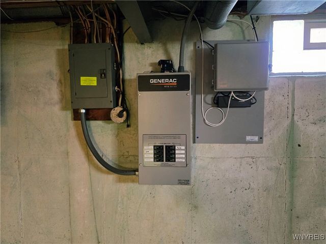 31 Royal Coach Road, West Seneca, NY 14224