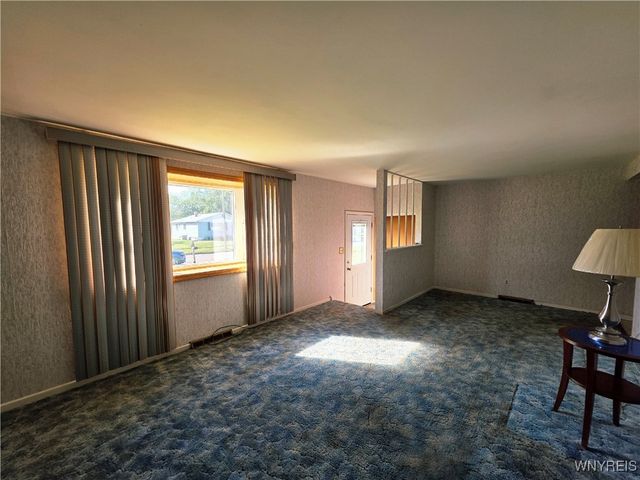 31 Royal Coach Road, West Seneca, NY 14224