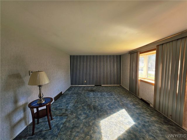 31 Royal Coach Road, West Seneca, NY 14224