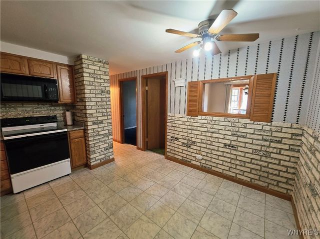 31 Royal Coach Road, West Seneca, NY 14224