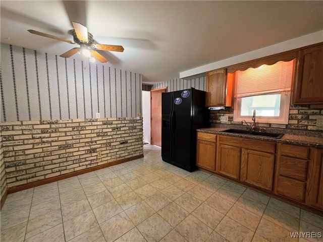 31 Royal Coach Road, West Seneca, NY 14224