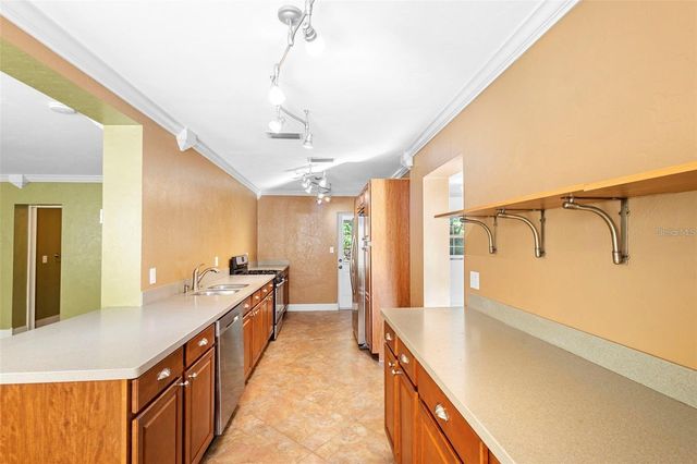 611 N GARFIELD AVENUE, Deland, FL 32724