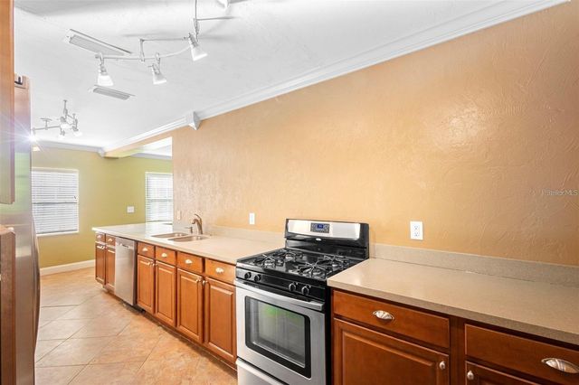 611 N GARFIELD AVENUE, Deland, FL 32724
