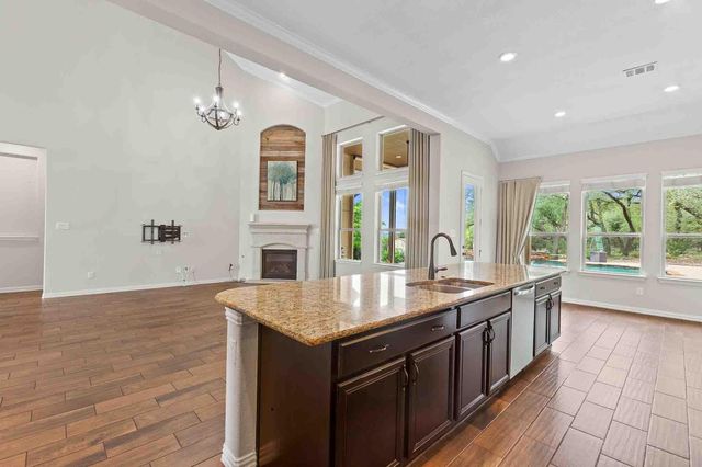 4512 Diamante DR, Spicewood, TX 78669