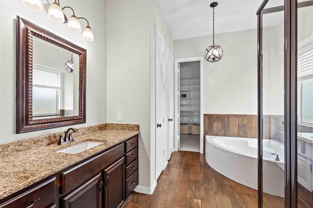 4512 Diamante DR, Spicewood, TX 78669