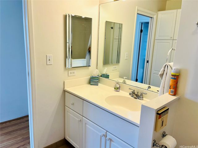 2410 Cleghorn Street 3001, Honolulu, HI 96815