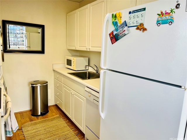 2410 Cleghorn Street 3001, Honolulu, HI 96815