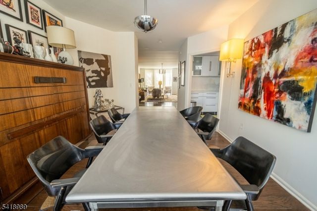 130 Kensington Dr, Fort Lee Boro, NJ 07024