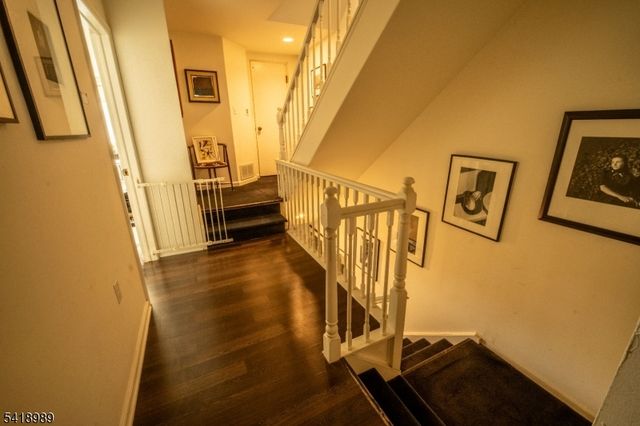 130 Kensington Dr, Fort Lee Boro, NJ 07024