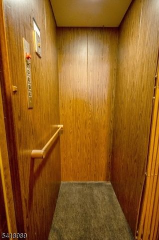 130 Kensington Dr, Fort Lee Boro, NJ 07024