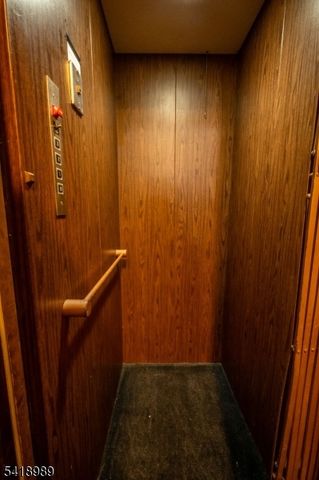 130 Kensington Dr, Fort Lee Boro, NJ 07024