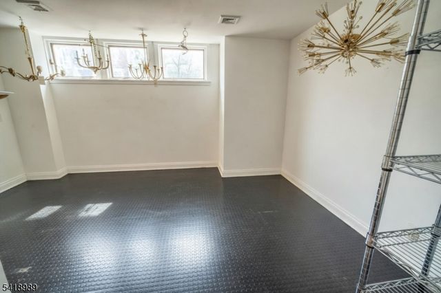 130 Kensington Dr, Fort Lee Boro, NJ 07024