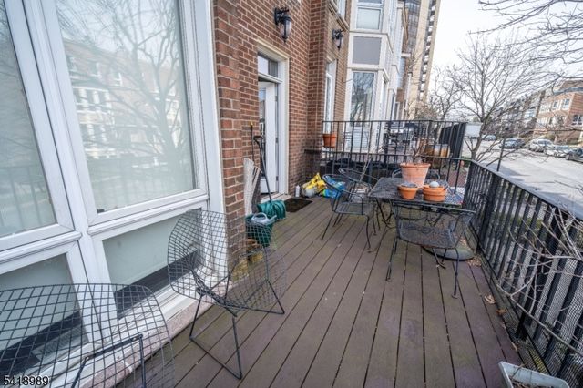 130 Kensington Dr, Fort Lee Boro, NJ 07024