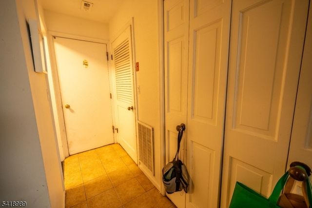 130 Kensington Dr, Fort Lee Boro, NJ 07024