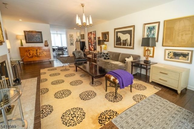 130 Kensington Dr, Fort Lee Boro, NJ 07024