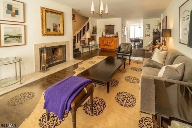 130 Kensington Dr, Fort Lee Boro, NJ 07024