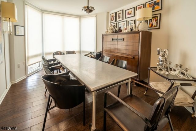 130 Kensington Dr, Fort Lee Boro, NJ 07024