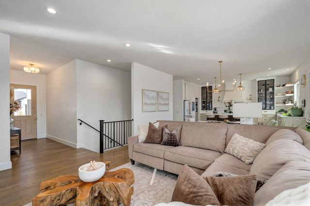 6139 S Dollison Avenue, Springfield, MO 65810