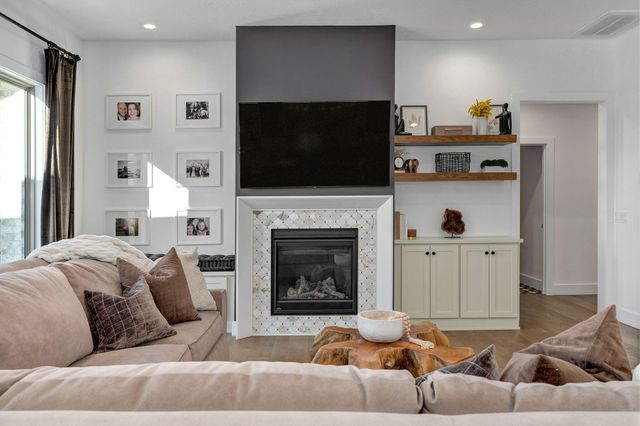 6139 S Dollison Avenue, Springfield, MO 65810