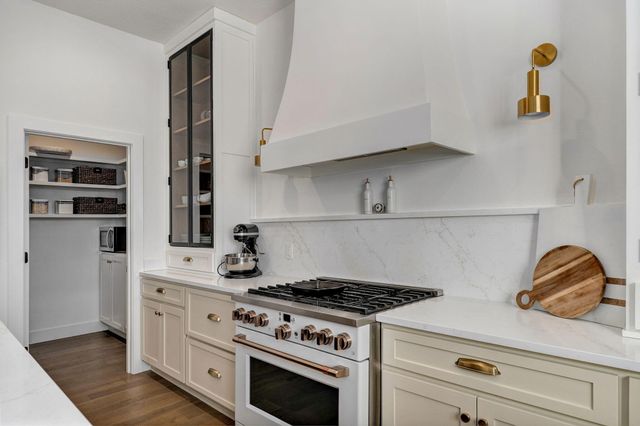 6139 S Dollison Avenue, Springfield, MO 65810