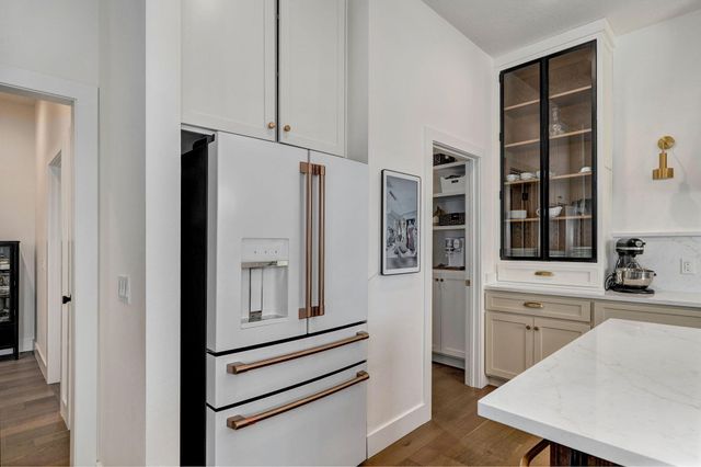 6139 S Dollison Avenue, Springfield, MO 65810