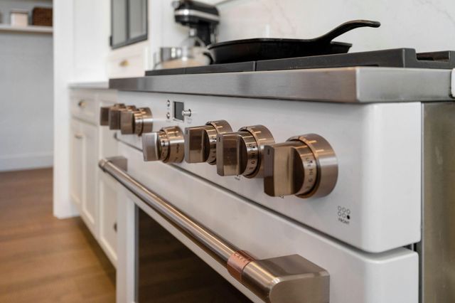 6139 S Dollison Avenue, Springfield, MO 65810