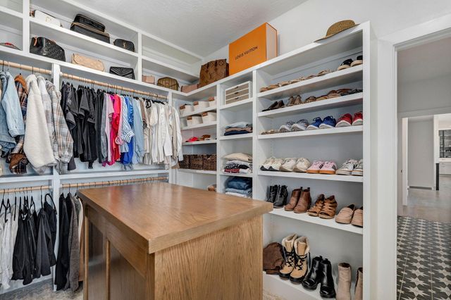 6139 S Dollison Avenue, Springfield, MO 65810