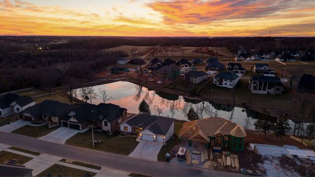 6139 S Dollison Avenue, Springfield, MO 65810