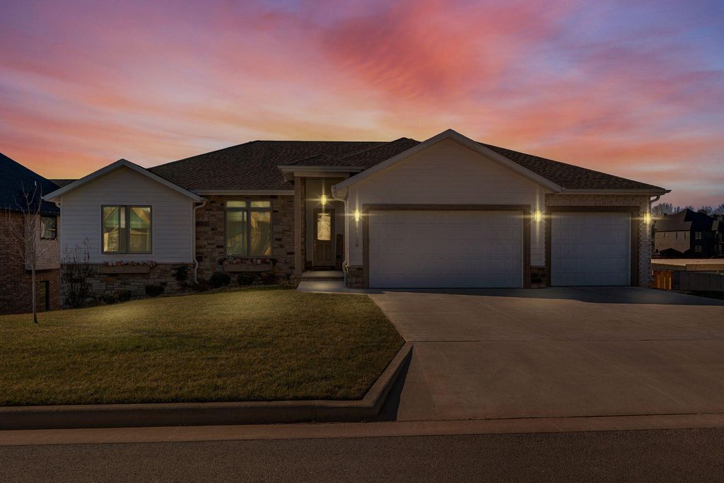 6139 S Dollison Avenue, Springfield, MO 65810