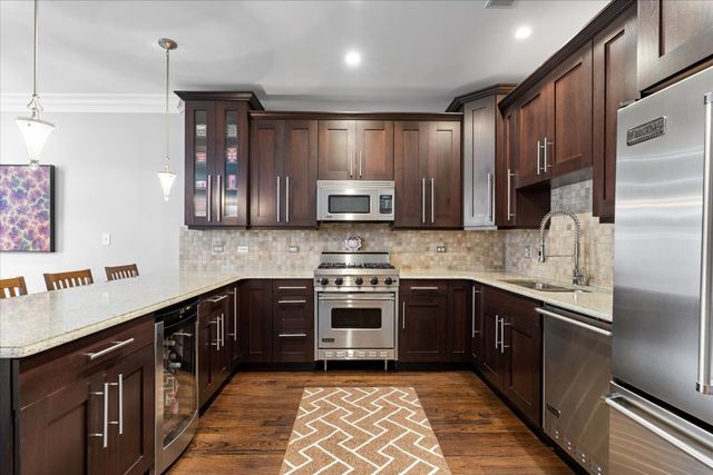 1425 W BELMONT Avenue 3, Chicago, IL 60657