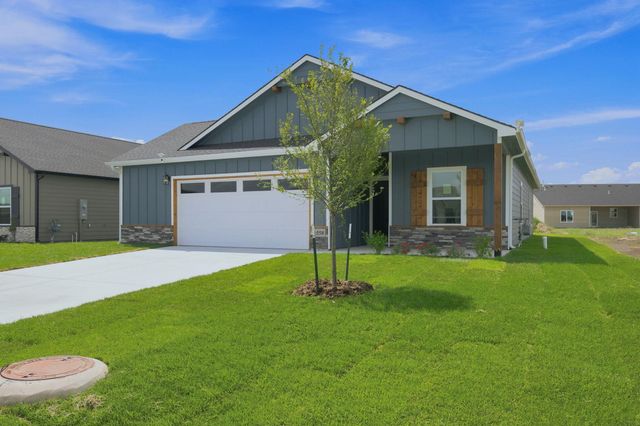 1558 N Emerald Valley Dr, Mulvane, KS 67110