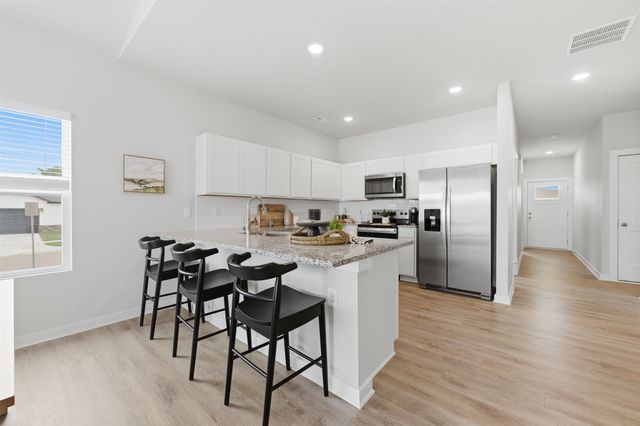 1558 N Emerald Valley Dr, Mulvane, KS 67110