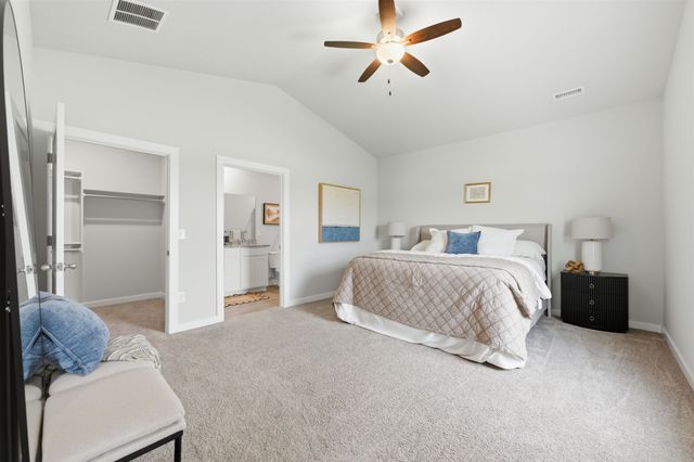 1558 N Emerald Valley Dr, Mulvane, KS 67110