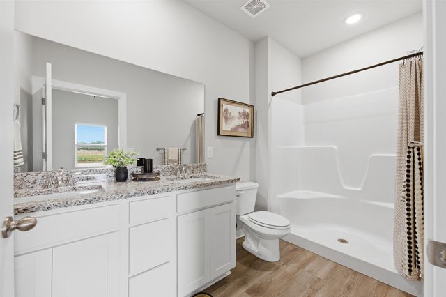 1558 N Emerald Valley Dr, Mulvane, KS 67110