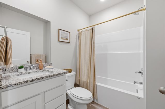 1558 N Emerald Valley Dr, Mulvane, KS 67110