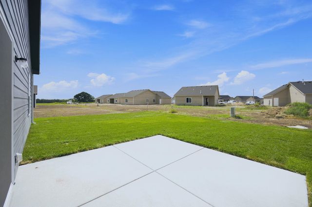 1558 N Emerald Valley Dr, Mulvane, KS 67110