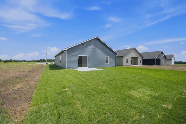 1558 N Emerald Valley Dr, Mulvane, KS 67110