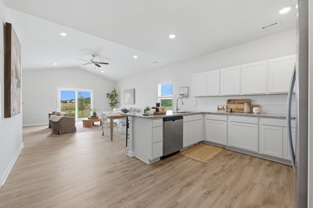 1558 N Emerald Valley Dr, Mulvane, KS 67110