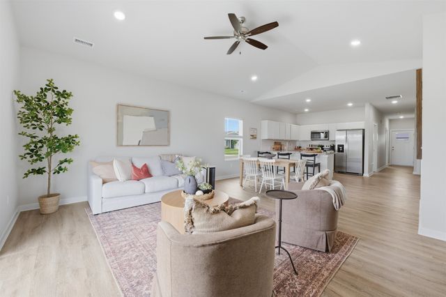 1558 N Emerald Valley Dr, Mulvane, KS 67110