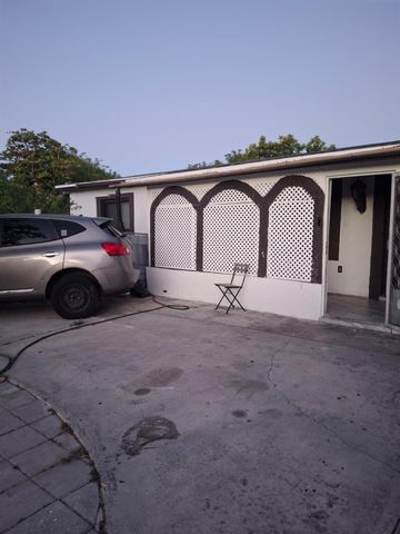 1944 NE 2nd Ave, Pompano Beach, FL 33060