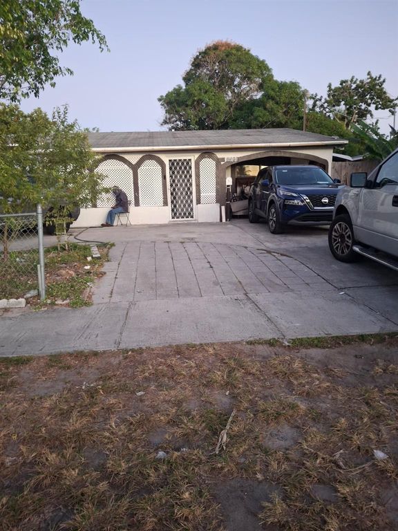 1944 NE 2nd Ave, Pompano Beach, FL 33060