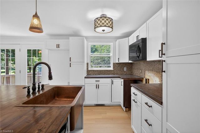 1109 Century Park Avenue, Kernersville, NC 27284
