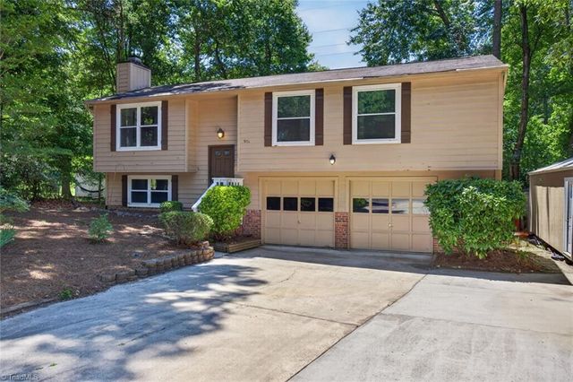 1109 Century Park Avenue, Kernersville, NC 27284