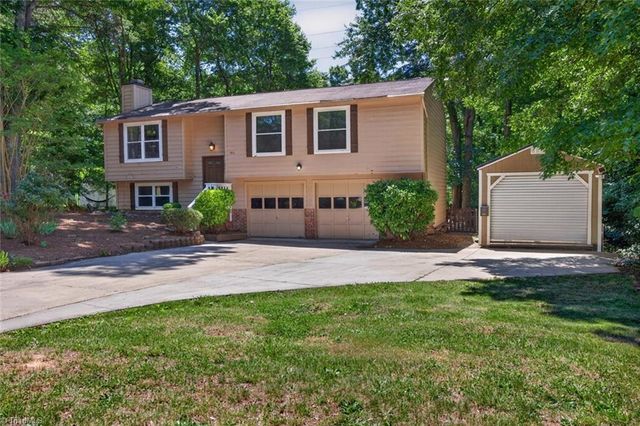 1109 Century Park Avenue, Kernersville, NC 27284