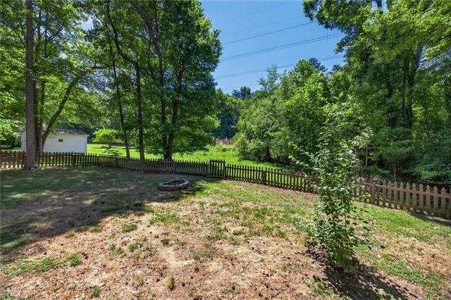 1109 Century Park Avenue, Kernersville, NC 27284