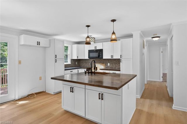 1109 Century Park Avenue, Kernersville, NC 27284