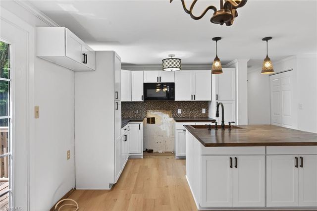 1109 Century Park Avenue, Kernersville, NC 27284